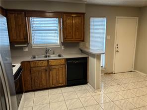 Photo 11 of 28